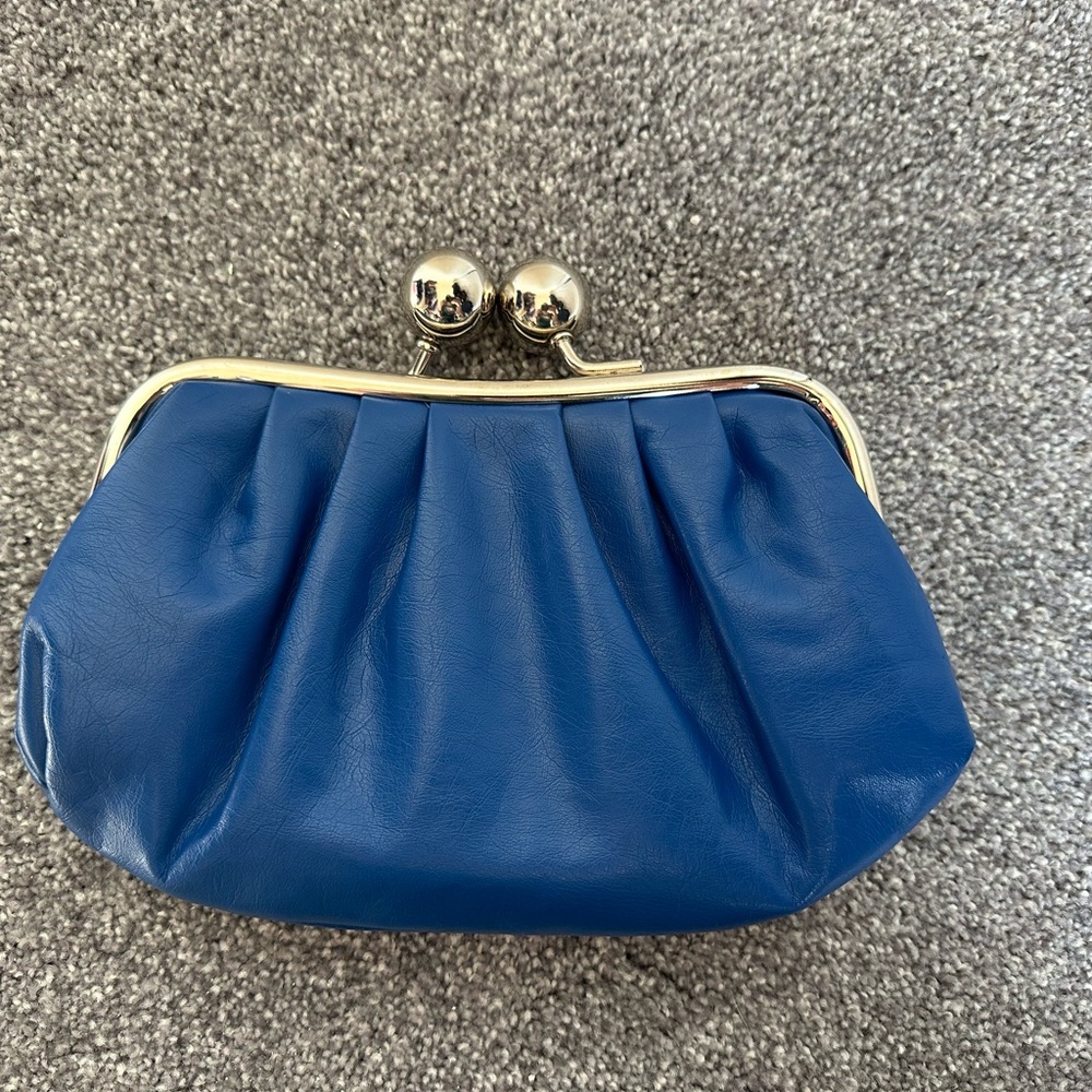 Cute vintage faux leather chrome kiss lock clutch
